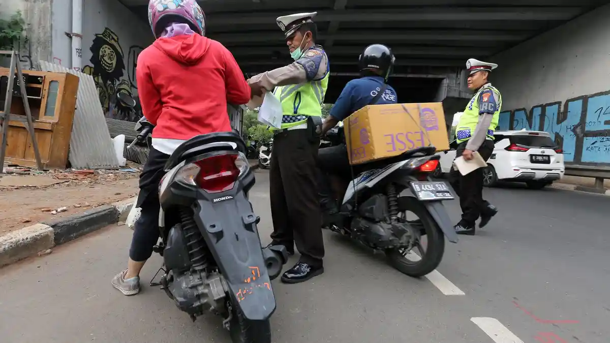 Terpergok Saat Kena Razia, Wanita Hamil Emosi Lihat Pacarnya Bonceng Selingkuhan