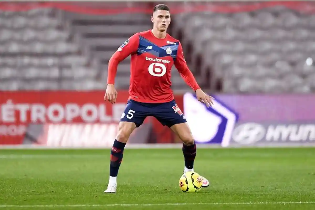 AC Milan Sudah Temukan Calon Pengganti Simon Kjaer, Tinggi 195 Cm dan Usia 21 Tahun