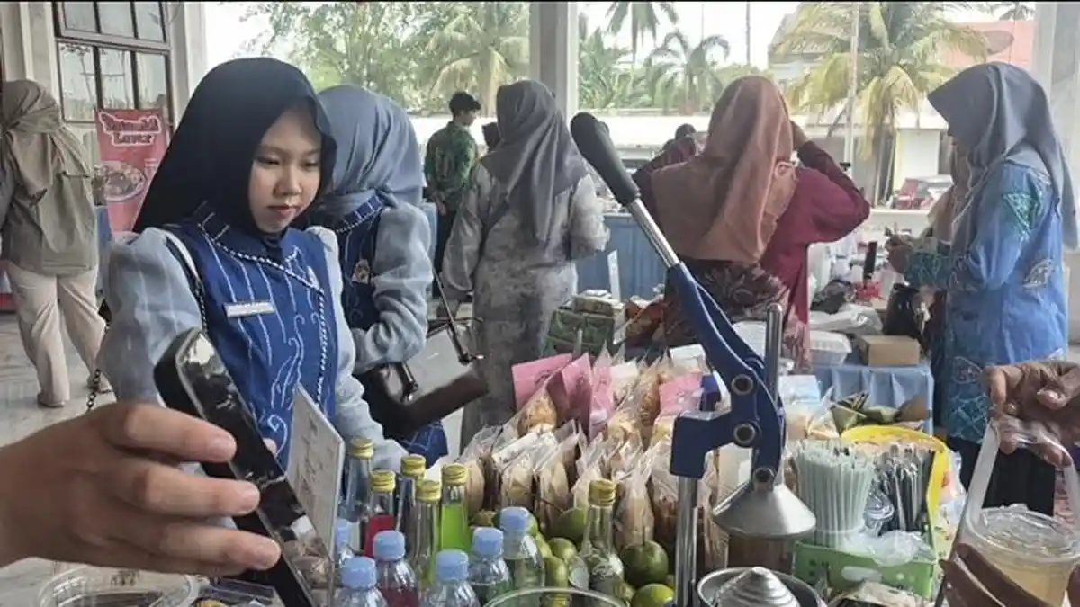 UMKM Kalsel: Lisnani Merintis Usaha Depan Rumahnya, Kini dapat Label ...