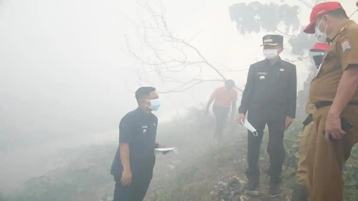 BREAKING NEWS : TPA Sukawinatan Palembang Terbakar, Sudah 4 Jam Api Berkobar di Tumpukan Sampah