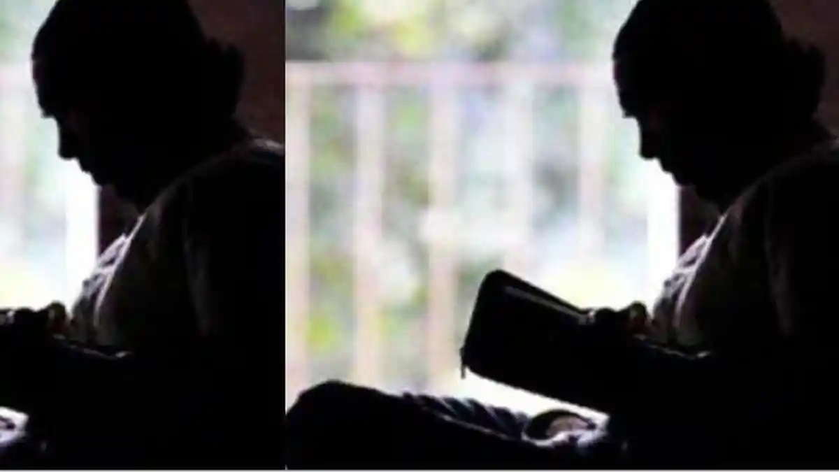 Seorang Guru Honorer Menangis, Langsung Diganti Tanpa Pemberitahuan Padahal 13 Tahun Mengabdi