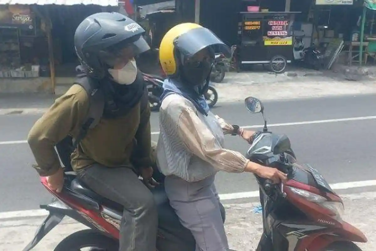 Sosok Dini Mahasiswi Unnes, Sebulan Bisa Kantongi Rp6 Juta, Buka Usaha Jasa Titip dan Antar-Jemput