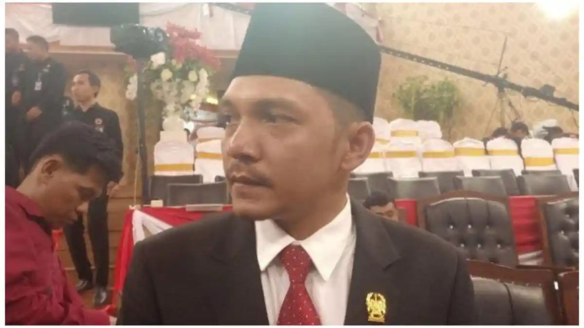 KRONOLOGI Driver Ojol Diusir Satpam saat Mau Dilantik Jadi Anggota DPRD, Masalah Pakaian