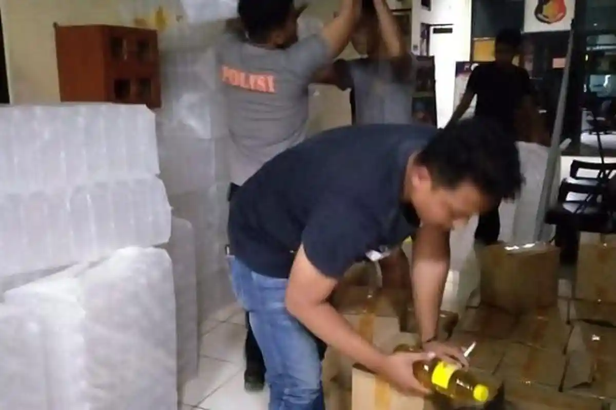 Warga Banjarnegara Dikukut Polisi, Jual Minyak Goreng Curah dalam Kemasan Botol Premium