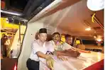 keluarga-mendampingi-jenazah-nurlaila_20150909_091326.jpg
