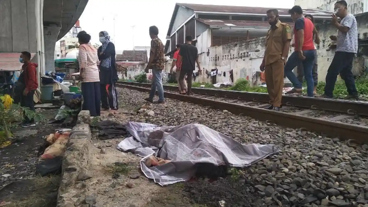 Tragis, Motor Mendadak Mati di Perlintasan Rel, Istri Saksikan Suami Tewas Ditabrak Kereta Api