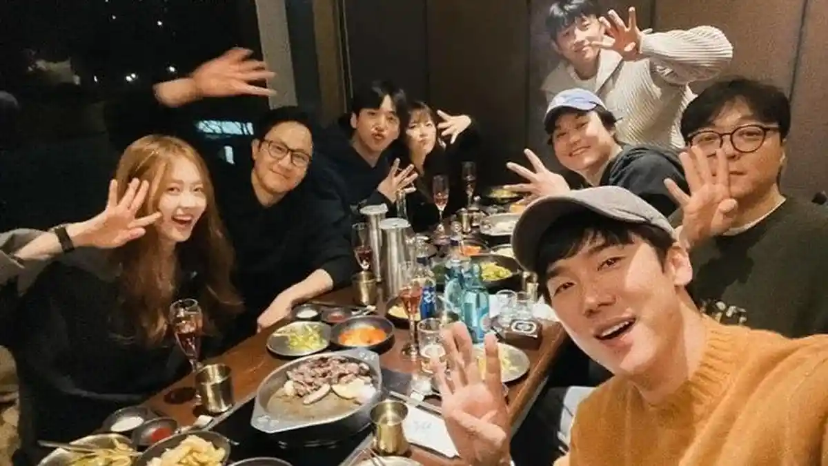Pemain Drakor Reply 1994 Reunian : Go Ara, Yoo Yeonseok dan Aktor Lainnya Dinner Bareng