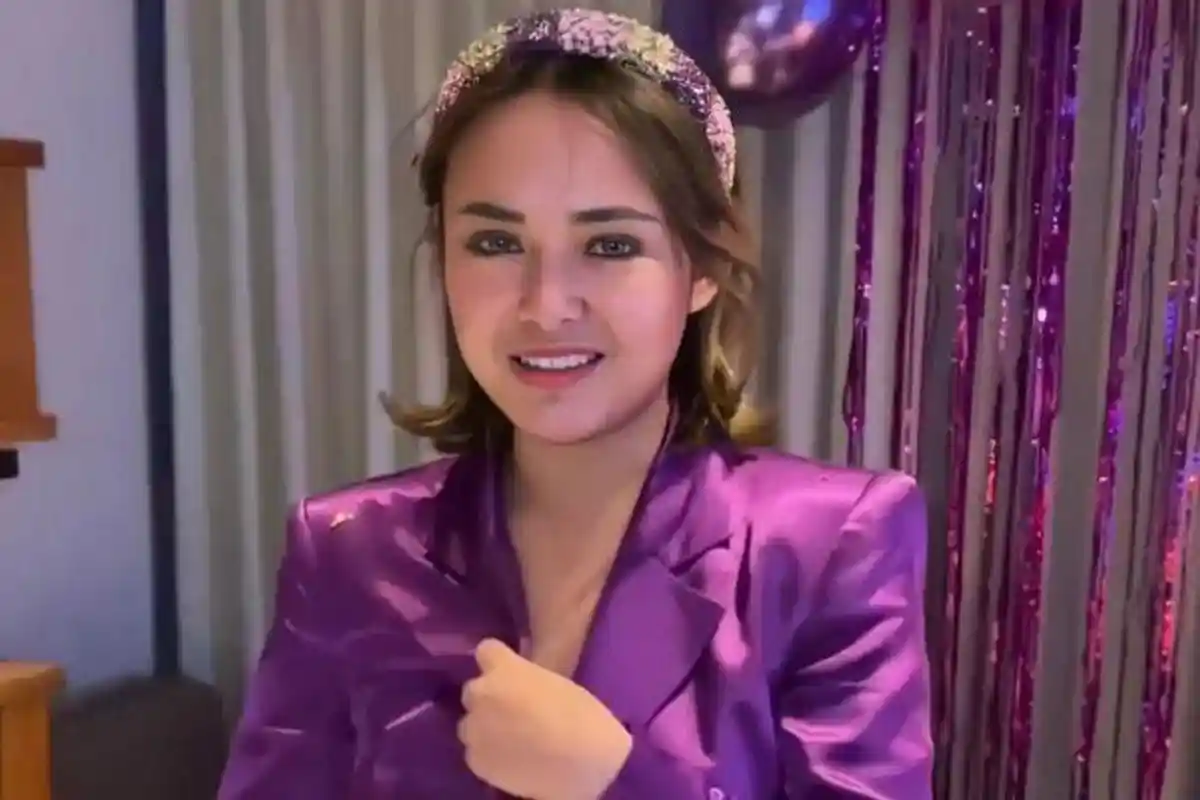 Pose Amanda Manopo Pakai Celana Ketat Seksi Tuai Sorotan, Warganet Kaget Tahu Harganya: Buset!