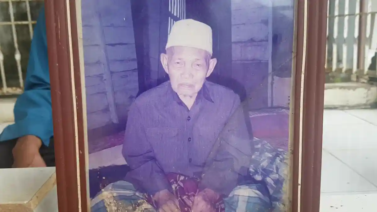 Wisata Kalsel: Di Usia Sepuh Guru Muhdar Mengajar Khusus Santri Putri Tingkat Aliyah