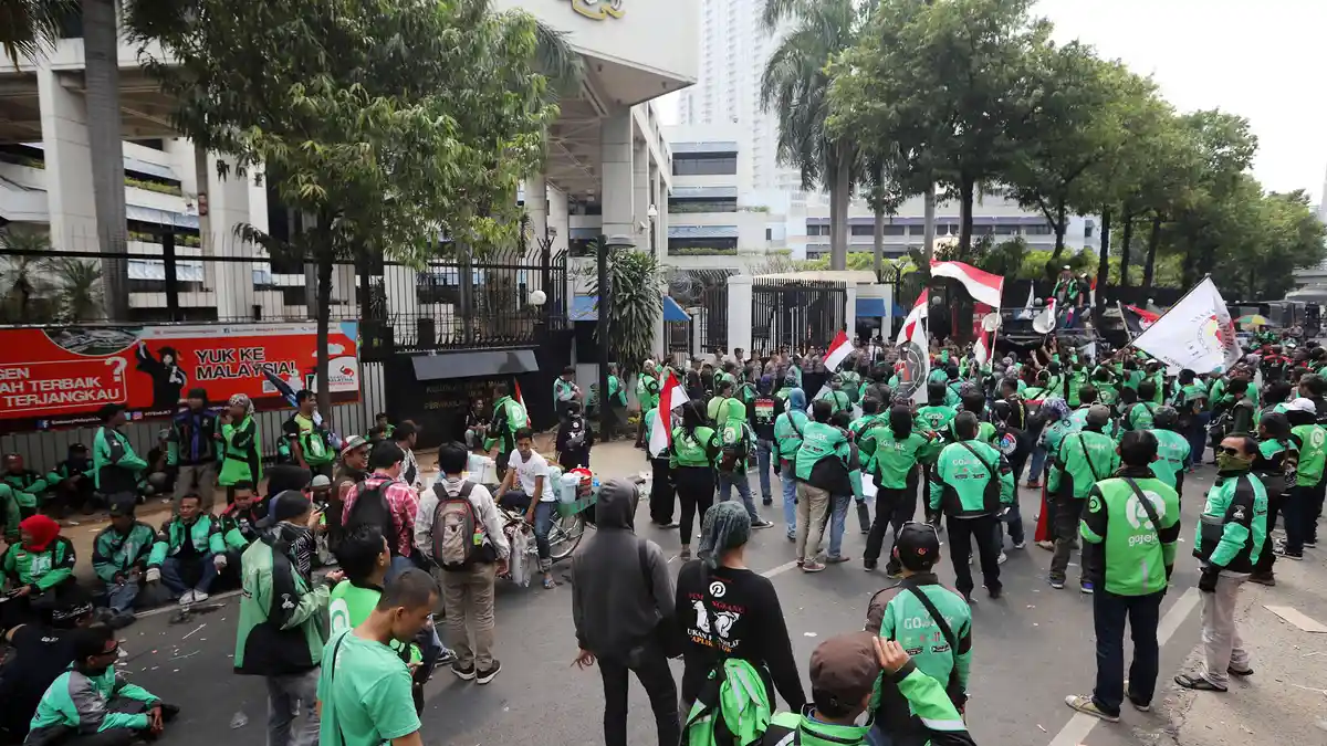 Massa Gojek Bubarkan Diri, Jalan Rasuna Said Kuningan Berangsur Lancar