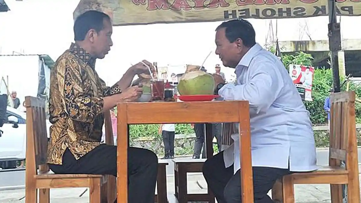 Jokowi dan Prabowo Sambangi Warung Bakso Magelang: Pembicaraan Serius atau Kode Politik?