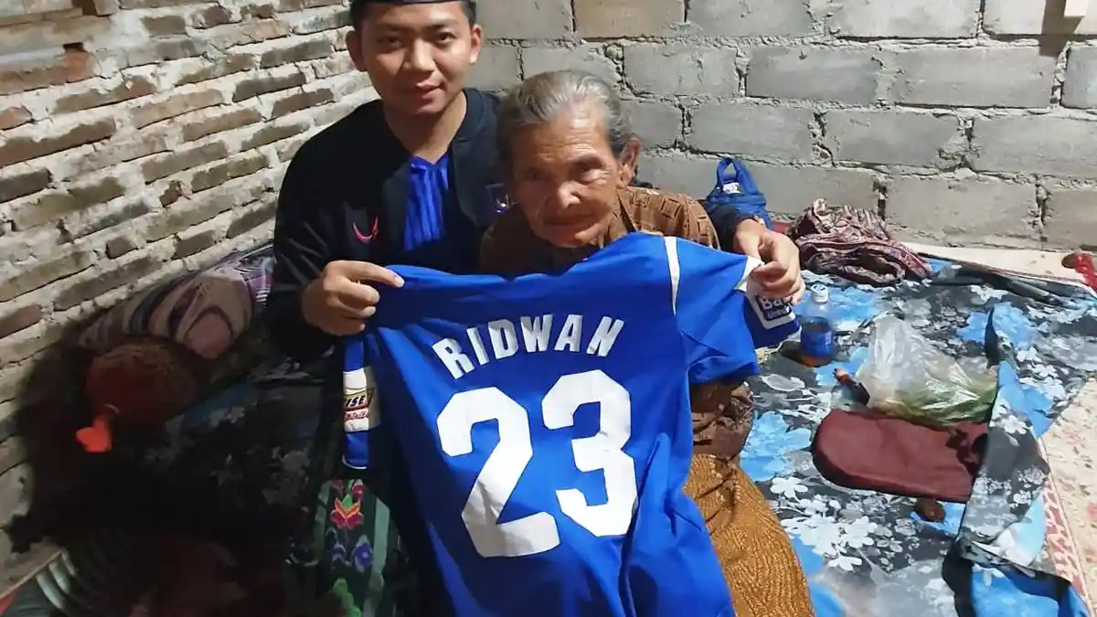 Suporter Mijen Ini Borong Jersey Pemain PSIS Semarang yang Dilelang, Ini yang Membuatnya Bersemangat