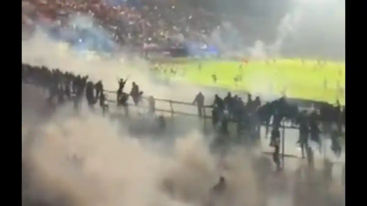 Buntut Tragedi di Stadion Kanjuruhan, IPW Desak Kapolri Copot Kapolres Malang