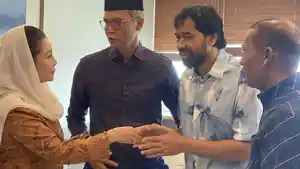 Mualem-bertemu-Novita-Wijayanti.jpg