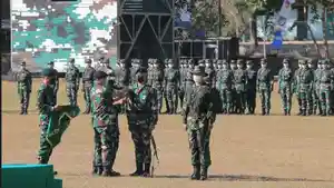 penyematan-tanda-peserta-diksarmil.jpg
