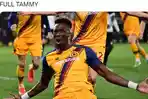 striker-as-roma-tammy-abraham-merayakan-gol.jpg