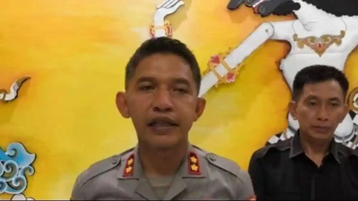 6 Polisi Ini Dihukum Salat Lima Waktu usai Ketahuan Pakai Narkoba