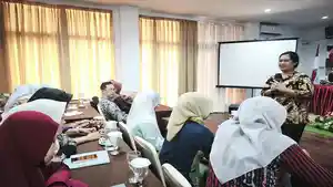Kepala-Dinas-Kesehatan-dan-KB-Kabupaten-Ka.jpg