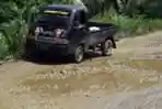 Jalan Rusak Menuju Wisata Green Canyon