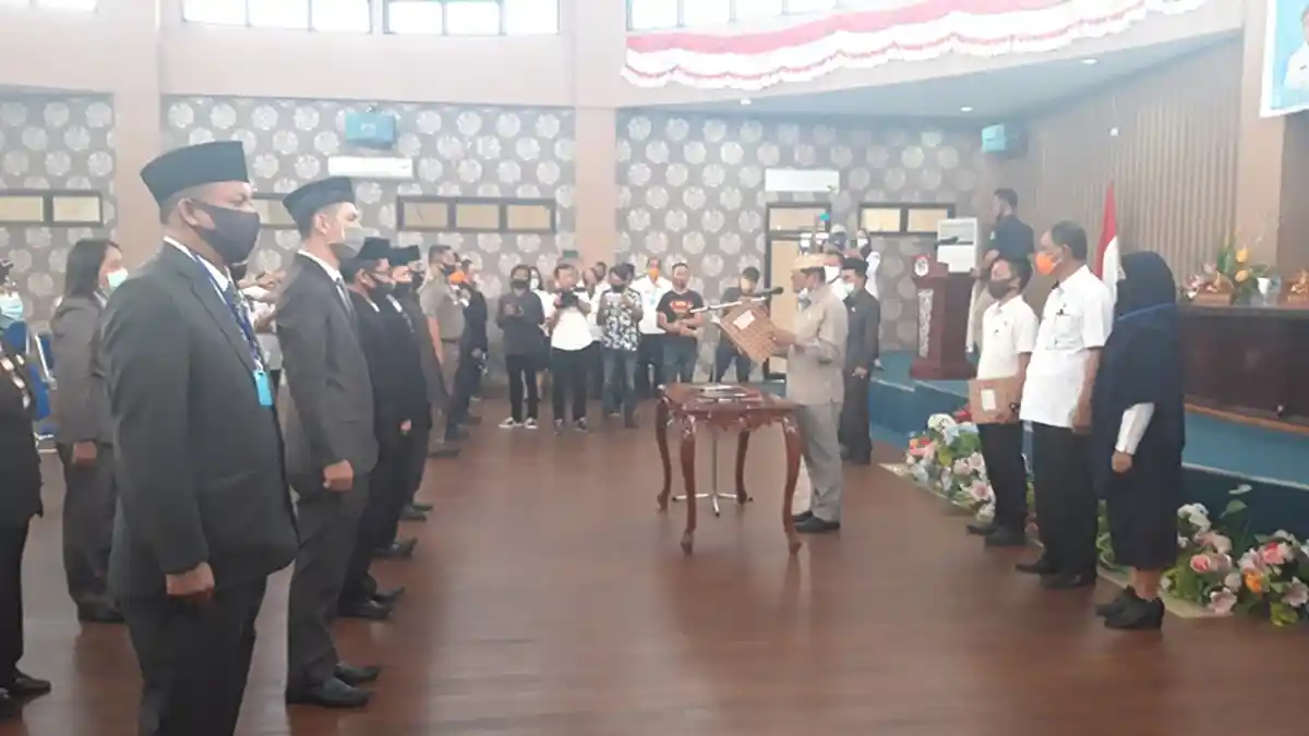 Bupati Sehan Landjar Bongkar Kabinet, 32 Pejabat Boltim Dilantik dan Diambil Sumpah