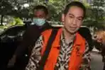 Wawan Mendengarkan Sidang Kesaksian Amir Hamzah