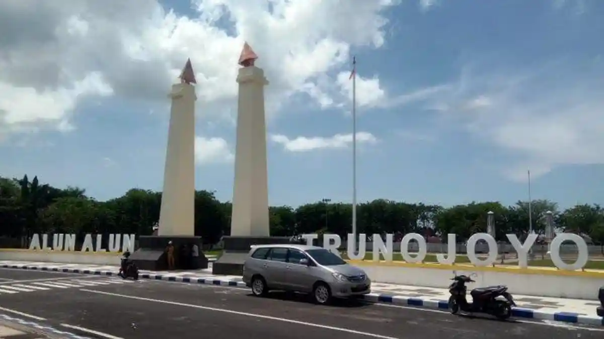 Jalan Sekitaran Alun-Alun Trunojoyo Sampang akan Dijadikan Satu Arah ...