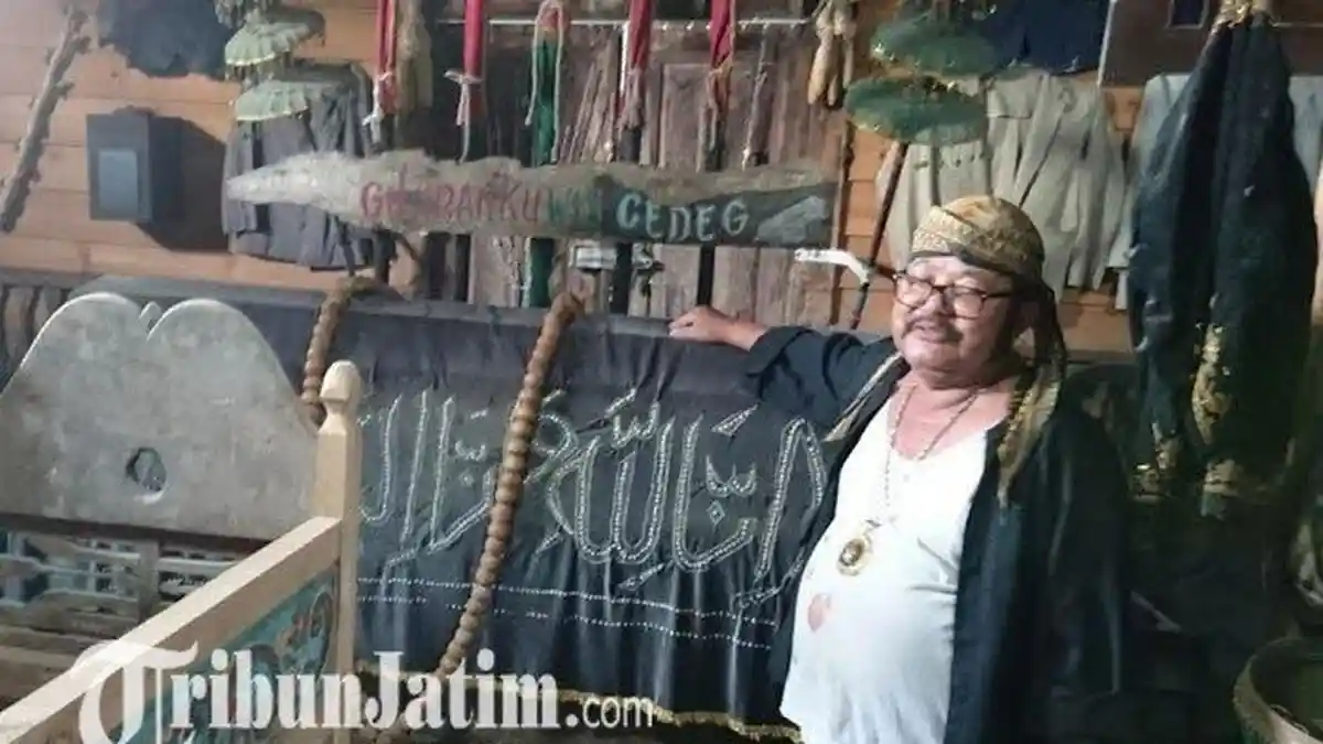 Simpan Tali Pocong dan Helm Korban Kecelakaan, Pria ini Lakukan Itu Cuma Ingin Bisa Didatangi Hantu