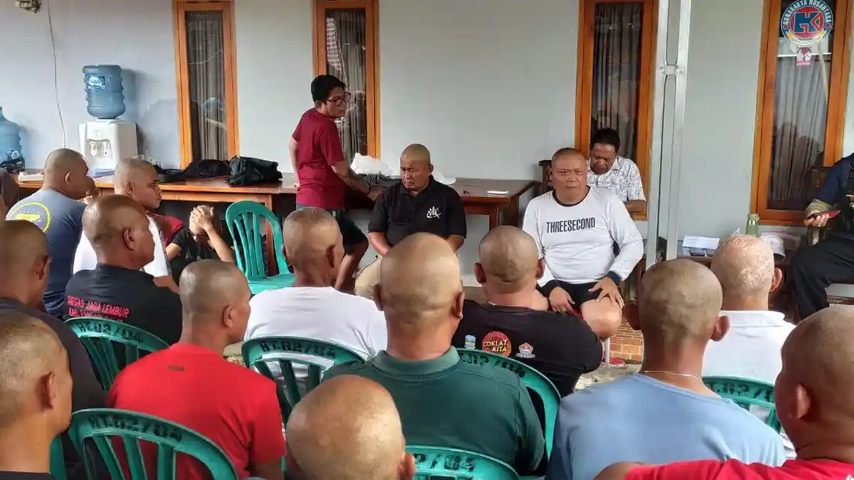 Ratusan Pendukung Digundul Massal Rayakan Citra-Ino yang Unggul di Pilkada Pangandaran