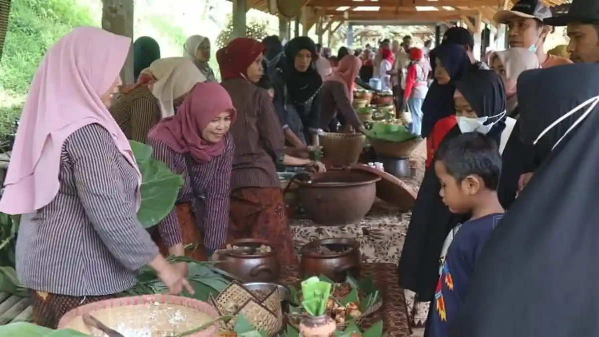 Pasar Kuliner Tempoe Doeloe Desa Lerep Ungaran, Berlimpah Pilihan Masakan Tradisional Jawa