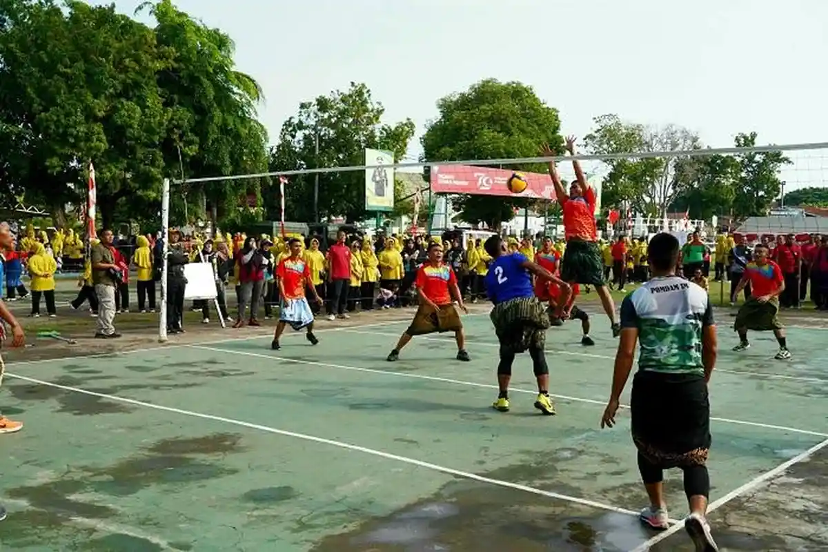 Prajurit TNI di Lhokseumawe Ikut Aneka Lomba HUT RI, Sorakan Istri Bakar Bergemuruh Bakar Semangat