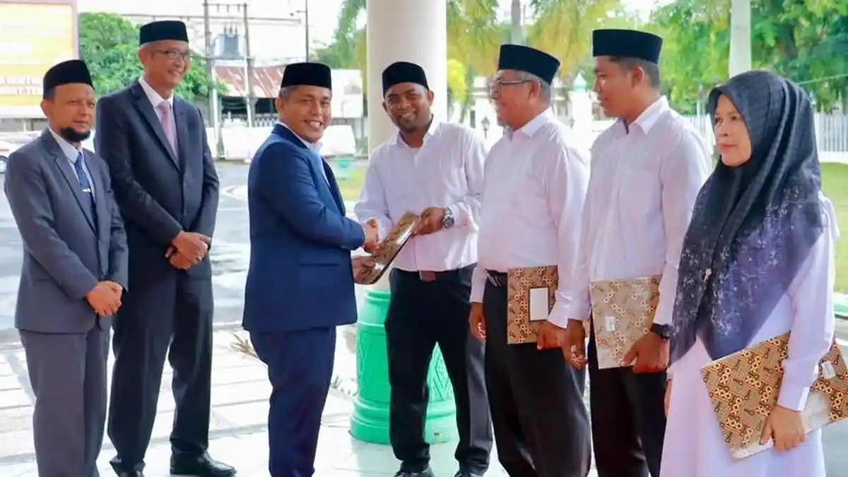 Sekda Lantik 263 Tuha Peut Gampong di Aceh Barat