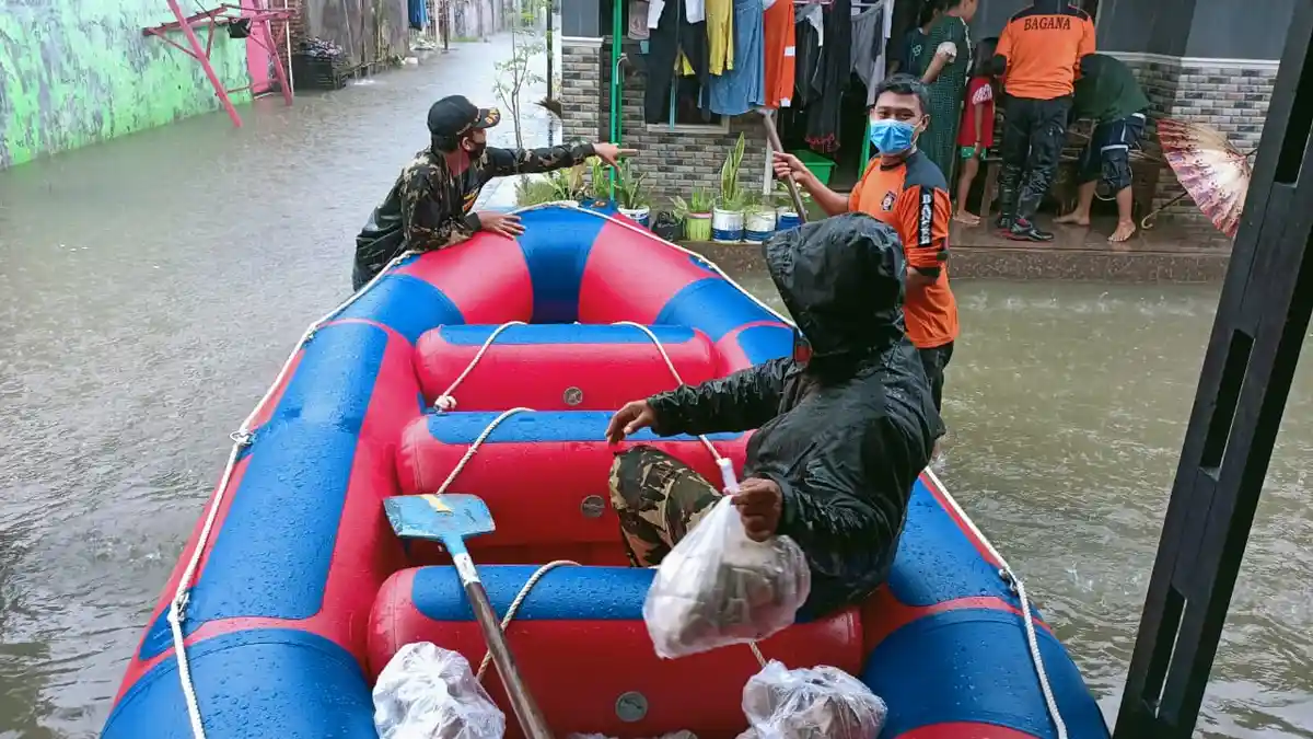 Lazisnu Batang Dirikan Dapur Umum dan Distibrusikan Logistik ke Korban Banjir
