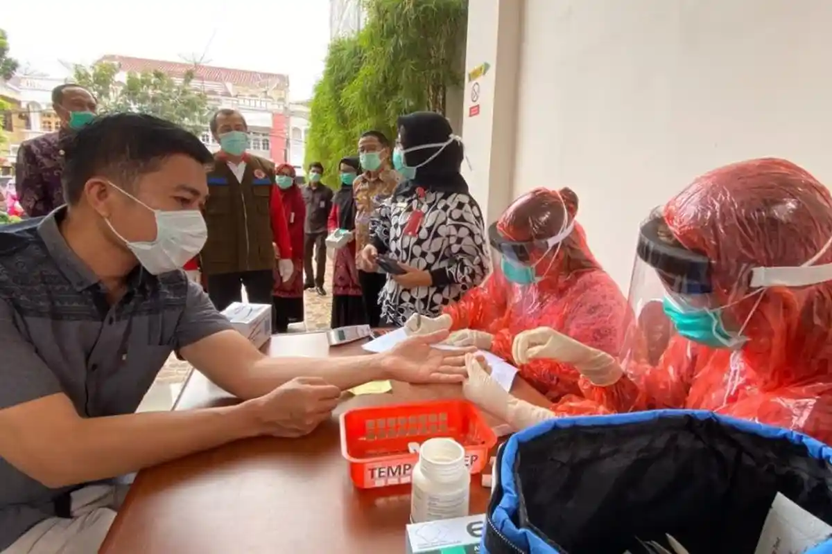 Rapid Tes di Warkop, Seorang Dinyatakan Positif Virus Corona, Bagaimana Nasib Pengunjung Lain