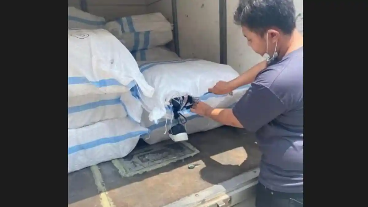 12 Bal Sepatu Bekas Disita Polisi dari Gudang di Deli Serdang, 2 Karyawan Turut Diamankan