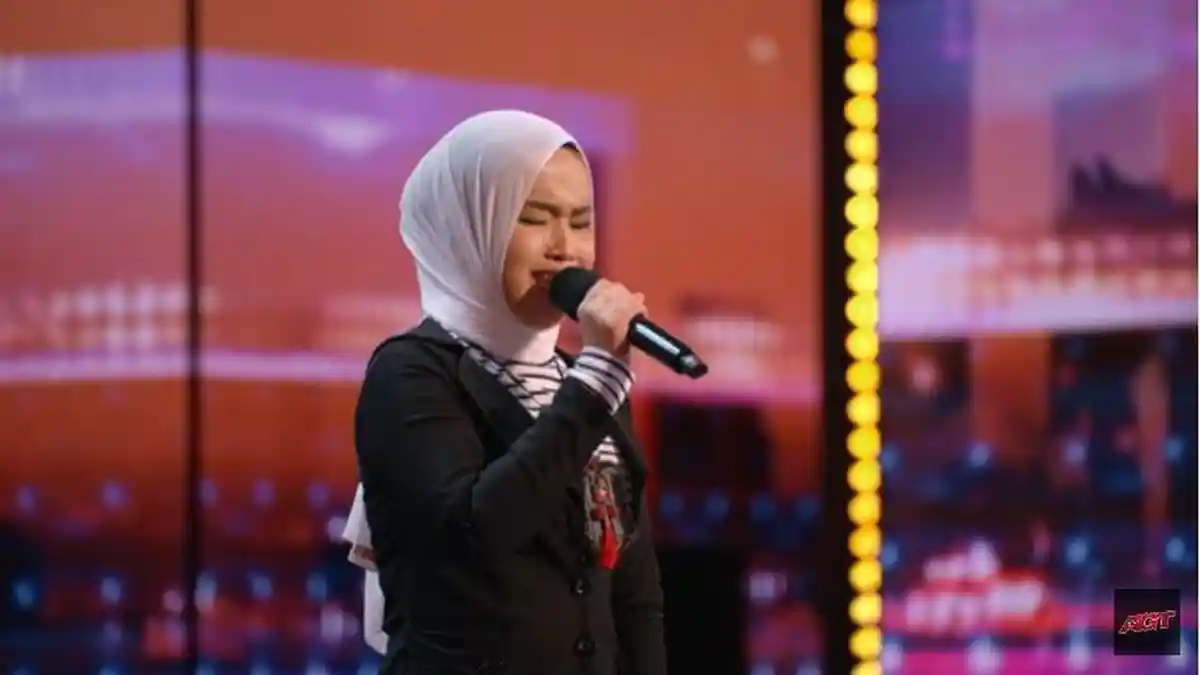 Putri Ariani Raih Golden Buzzer dari Simon Cowell di America's Got Talent hingga Dipuji bak Malaikat