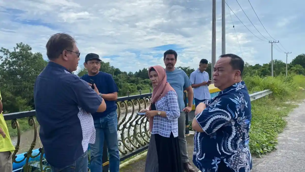 Kades Perawas Undang Anggota DPRD Babel Tinjau Pendangkalan Sungai    