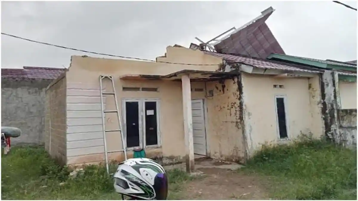 Ibu dan Anak Tertimpa Dinding Rumah yang Roboh, Korban Angin Kencang di Sako Palembang