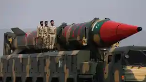 Rudal-Shaheen-III-yang-dipamerkan-militer-Pakistan-dalam-sebuah-kegiatan-parade.jpg