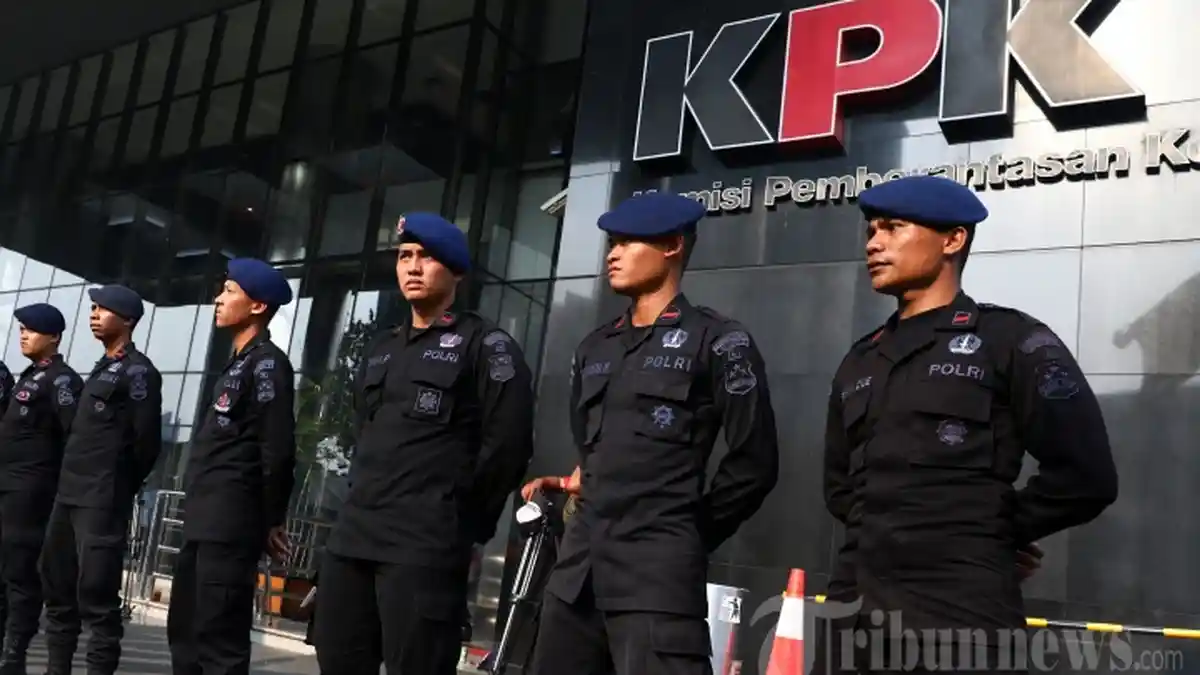 Cari Barang Bukti Kasus Wahyu Setiawan KPK Geledah Kantor KPU RI