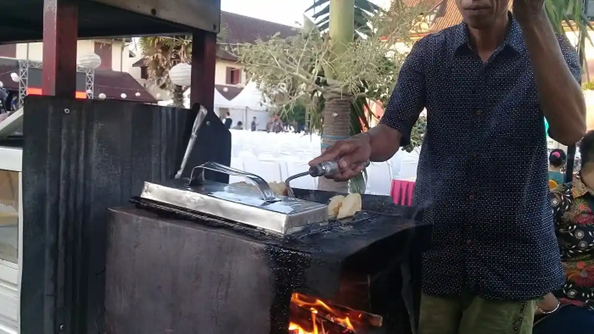 Kue Tradisional Buroncong Mejeng di Acara Penutupan FAN ke-10 di Benteng Fort Rotterdam