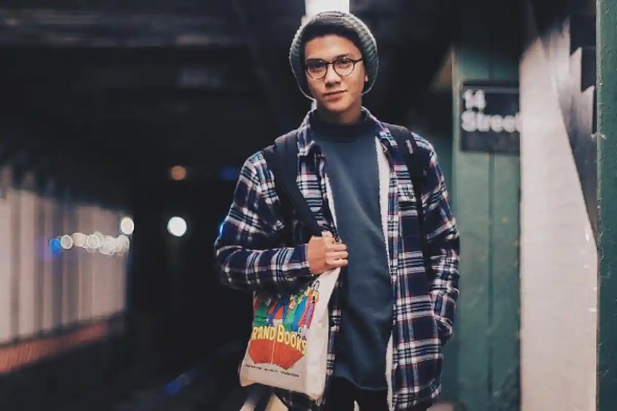 Chord Rindu Sendiri - Iqbaal Ramadhan, Kunci dari Am, Lirik: Suara Motor Itu Semakin Mendekat