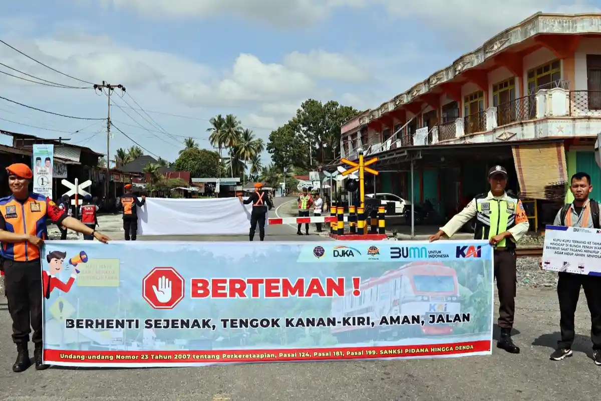 KAI Sumbar Gencarkan Sosialisasi, Ajak Pengguna Jalan Tertib di Perlintasan KA