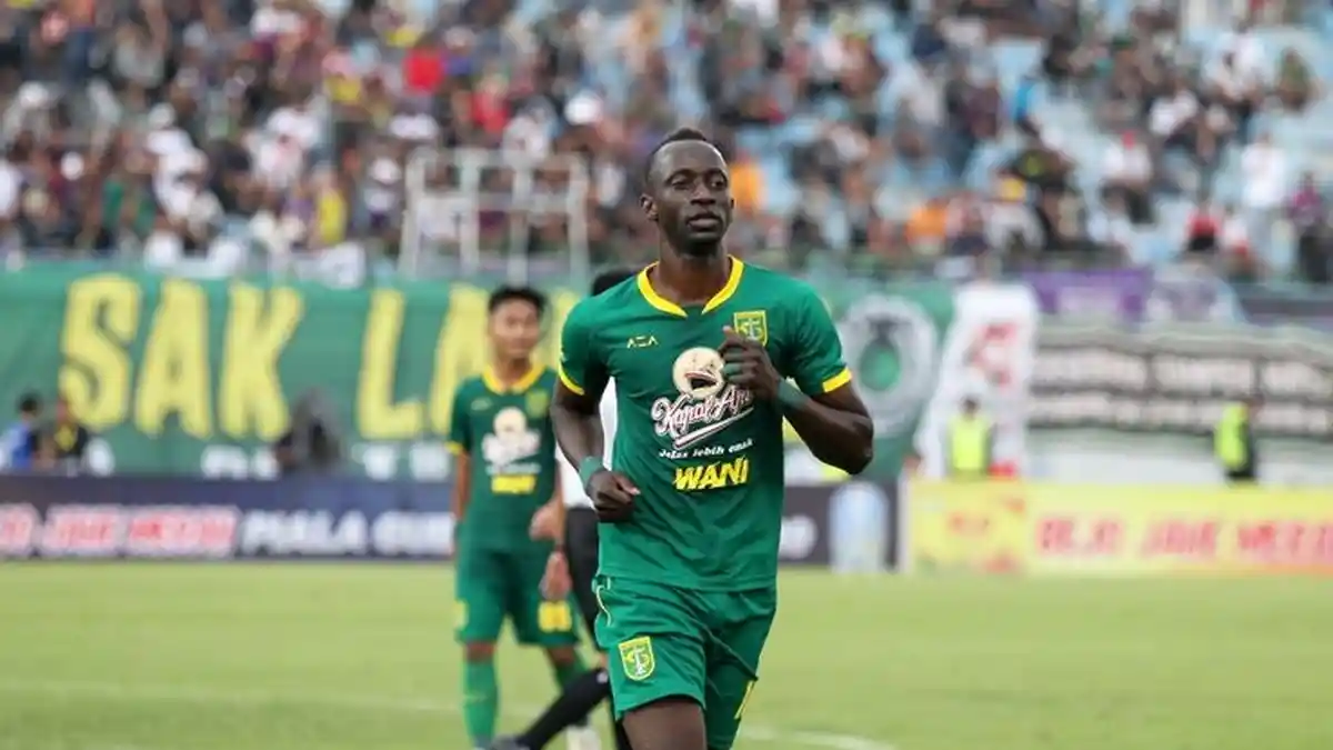 Gagal Jaga Rekor Tak Terkalahkan Aji Santoso di Persebaya, Makan Konate Sampai Minta Maaf ke Bonek