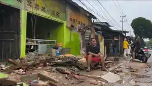 Warung-Ditabrak-Truk-Subang-26-Maret.jpg