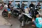 sejumlah-kendaraan-terjebak-bajir-semarang_20181203_131614.jpg