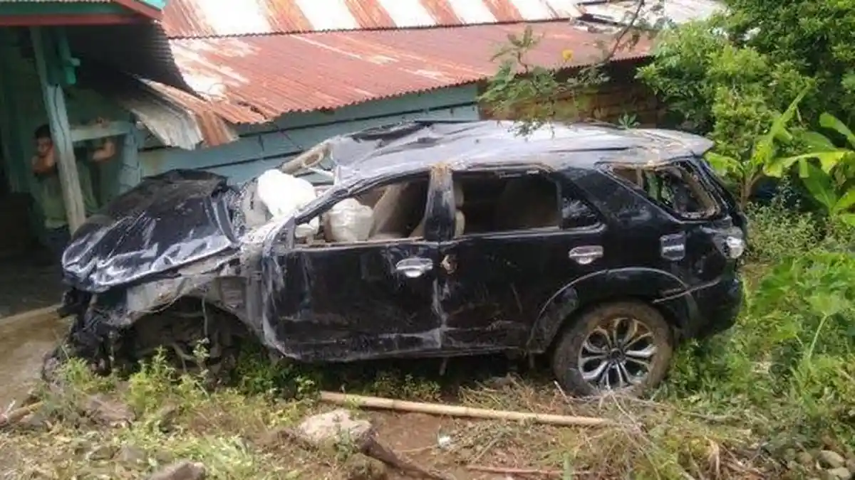 Istri Perwira Polisi Tewas Setelah Mobil Fortunernya Kecelakaan Hebat