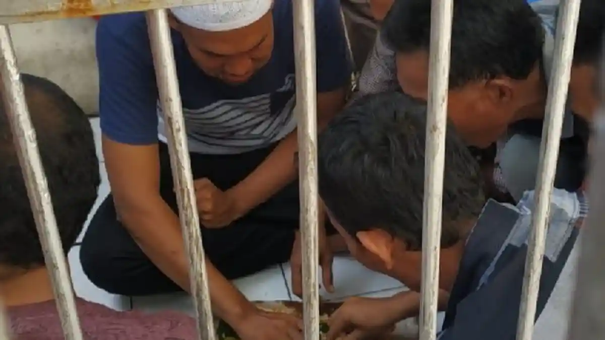 Miris, 5 Terdakwa Berebut Sebungkus Nasi, Tak Diberi Makan dari JPU Masing-masing