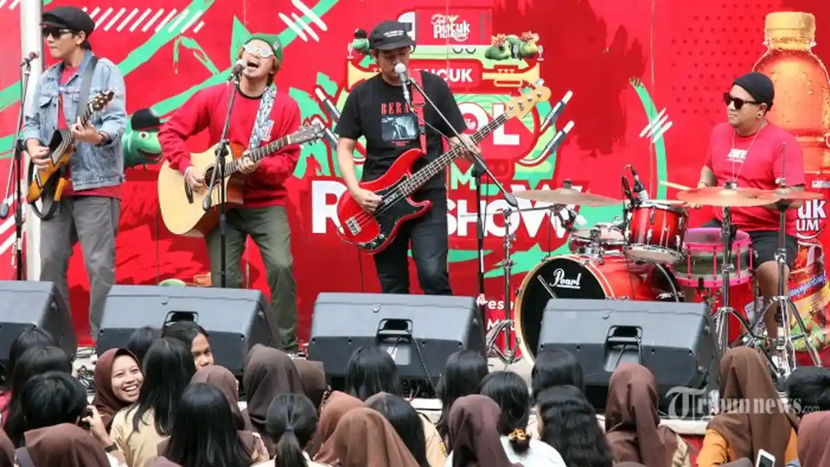 Disini Kembali Kau Hadirkan Ingatan, Mainkan Chord Gitar Ingin Hilang Ingatan - Rocket Rockers
