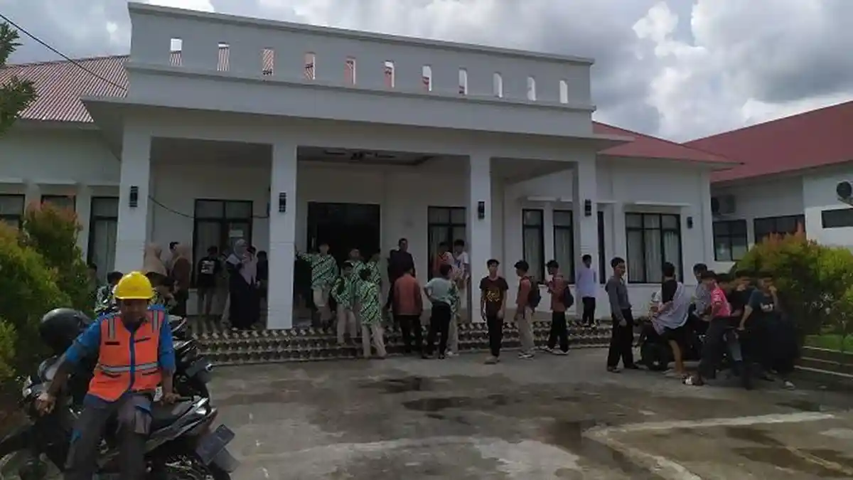 Cerita Saksi Kebakaran Pesantren Hamka Padang: Asap Hitam Terlihat Sebelum Api Membesar
