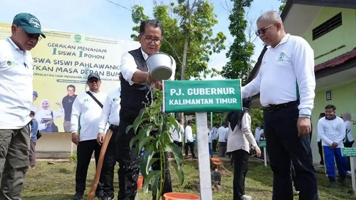 Kaltim Luncurkan Gerakan Menanam 1 Siswa 1 Pohon, Akmal Malik: Harus Dirawat Agar Manfaat